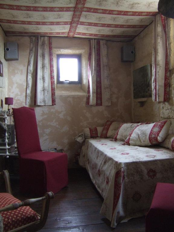 Bize De La Tour Bed & Breakfast Saint-Bonnet-du-Gard Room photo