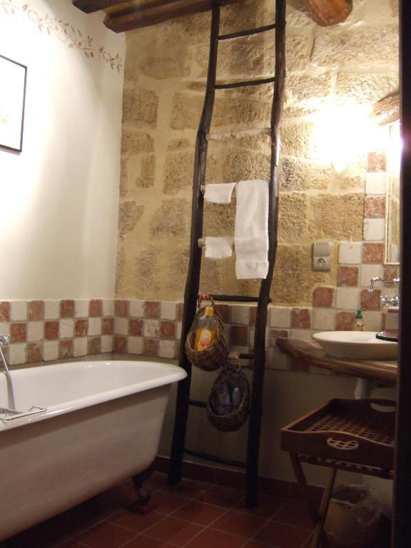 Bize De La Tour Bed & Breakfast Saint-Bonnet-du-Gard Room photo